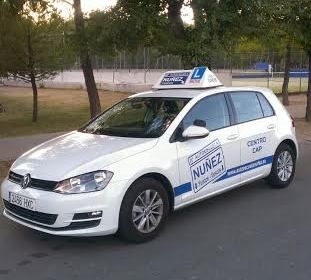 Volkswagen Golf para realizar prácticas de Autoescuela Nuñez