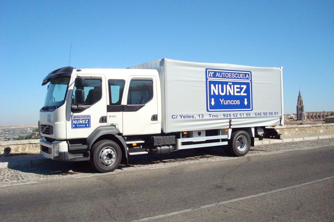 Camión para realizar prácticas de Autoescuela Nuñez