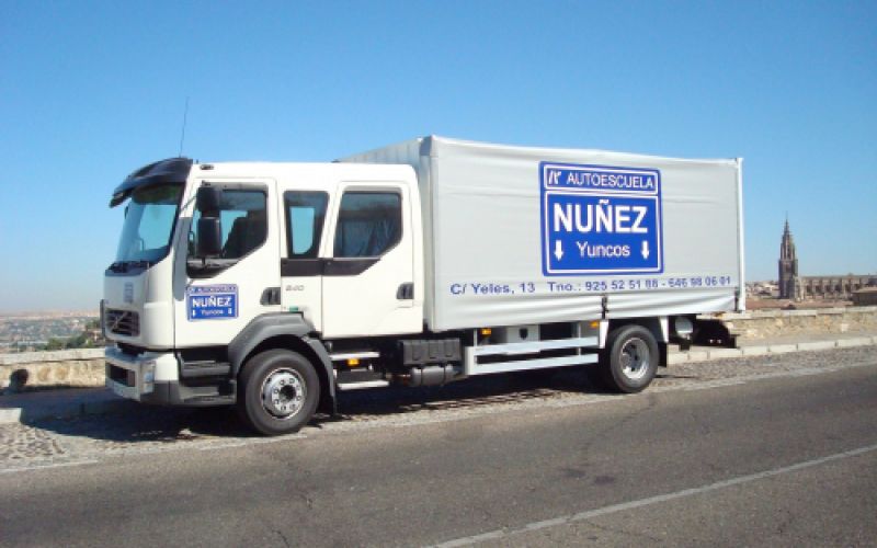 Camión para realizar prácticas de Autoescuela Nuñez