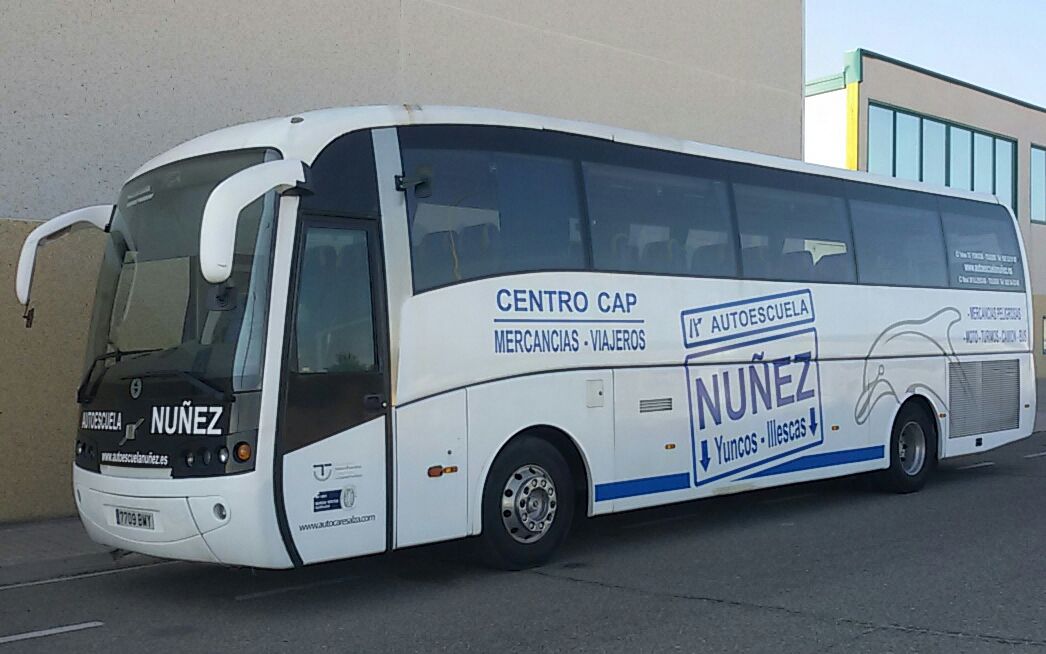 Autobús para realizar prácticas de Autoescuela Nuñez